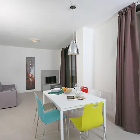 Apartment T14 *