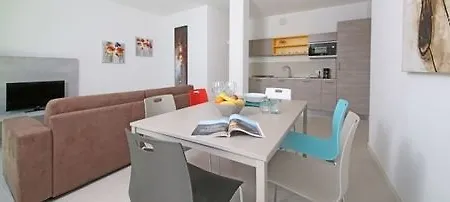 T14 Apartment *
